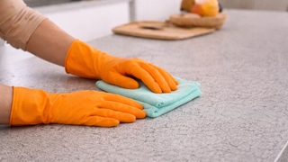 Що таке косметичне прибирання: які роботи входять, чим відрізняється від генерального та коли його замовляти фото