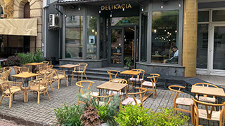Чистка бруківки на терасі, кафе «Delikacia» фото