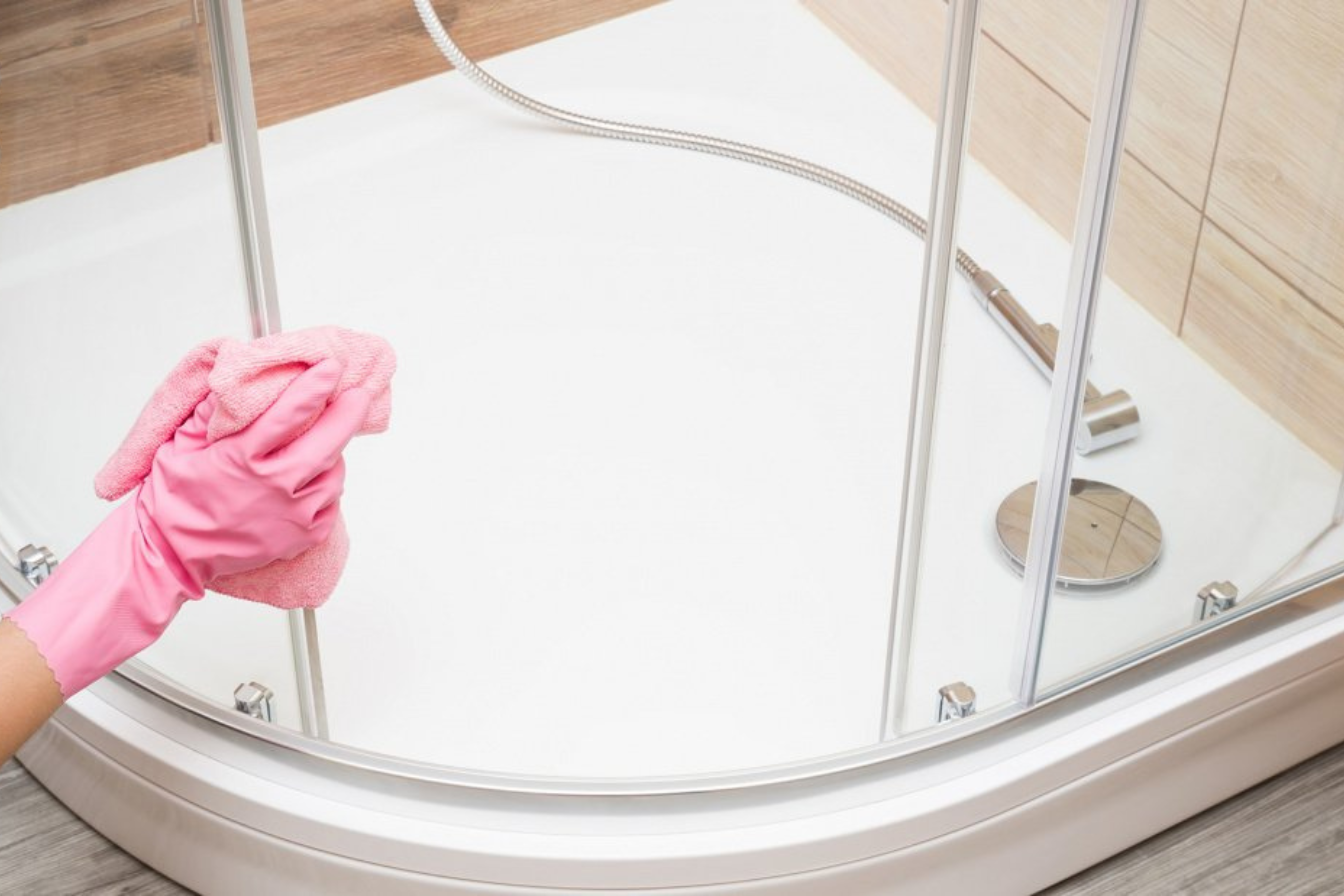 Як відмити душову кабіну від нальоту: ефективні методи та професійний підхід